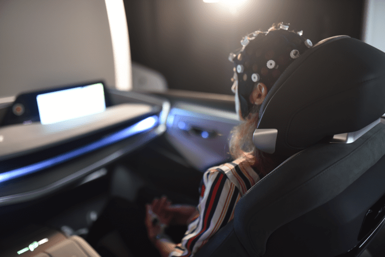 HumanFab and Faurecia - test confort en voiture